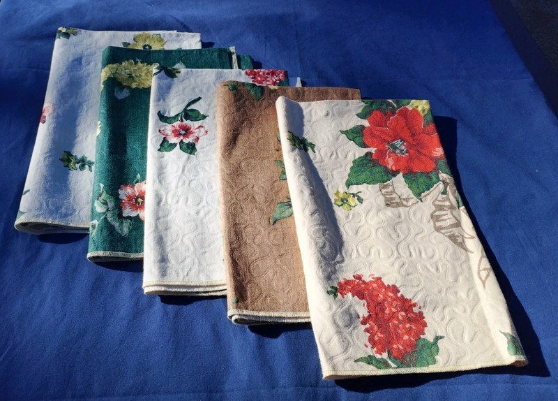 Lot Of 5 Beautiful Vintage Fabric Samples  Silver Quill Minuet Floral 24x27 Inch