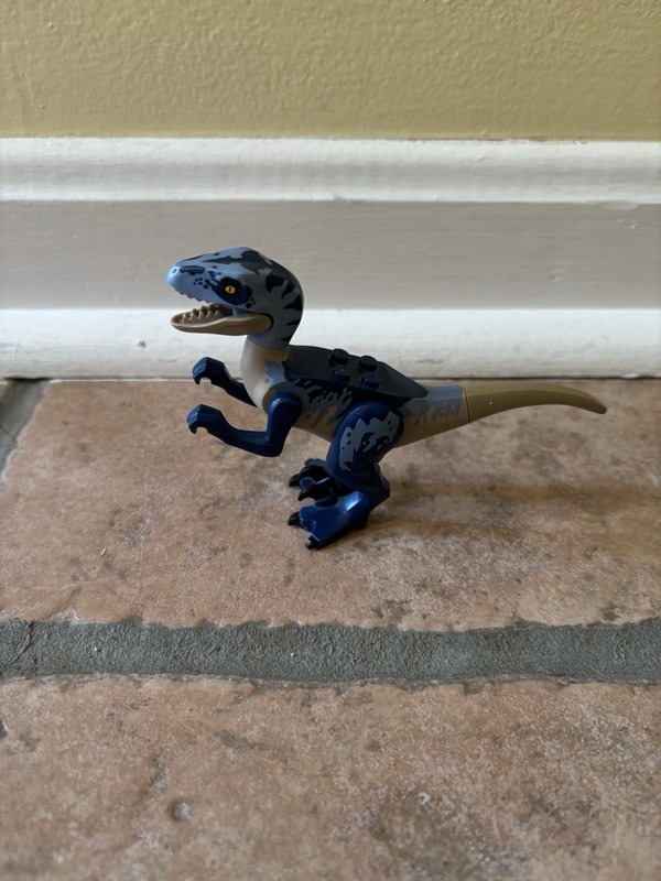 Lego Dinosaur Velociraptor Minifigure Dark Blue Sand Blue Raptor13 75942
