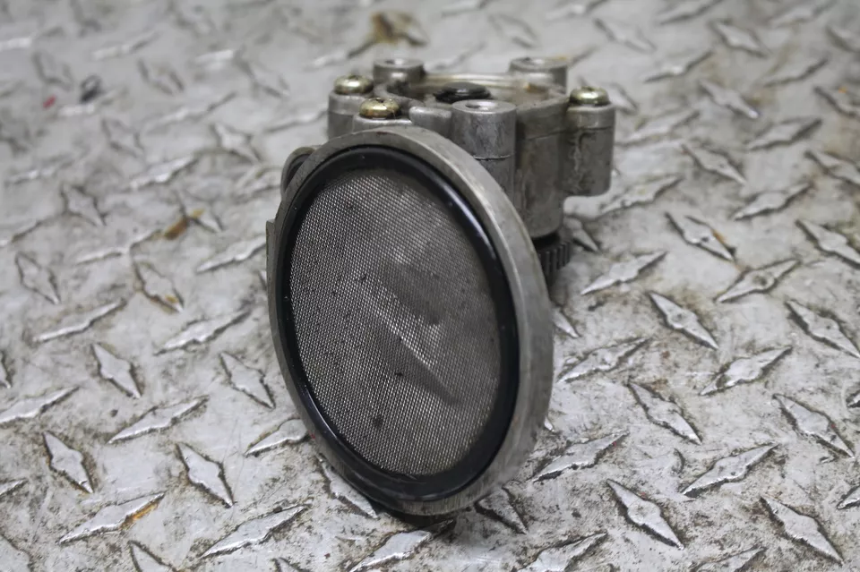 1986 Kawasaki Eliminator 600 ZL600A ENGINE MOTOR OIL PUMP Foto 2 de 4