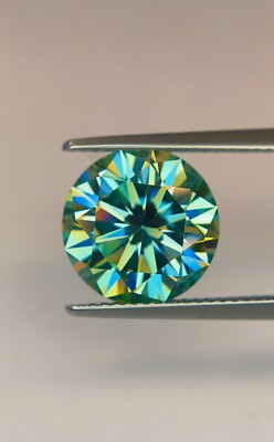 A BEAUTIFUL MOSSANITE 5.05 Cts GREEN BLUE COLOR WITH GLOWING EXCELLENCE !