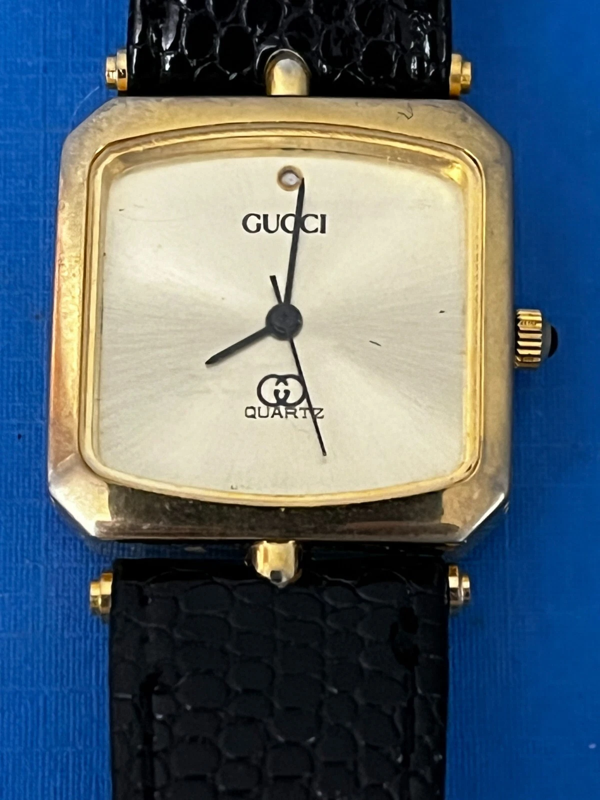 Montre Gucci Vintage Carrée Quartz Femme Ton Or Pile Neuve