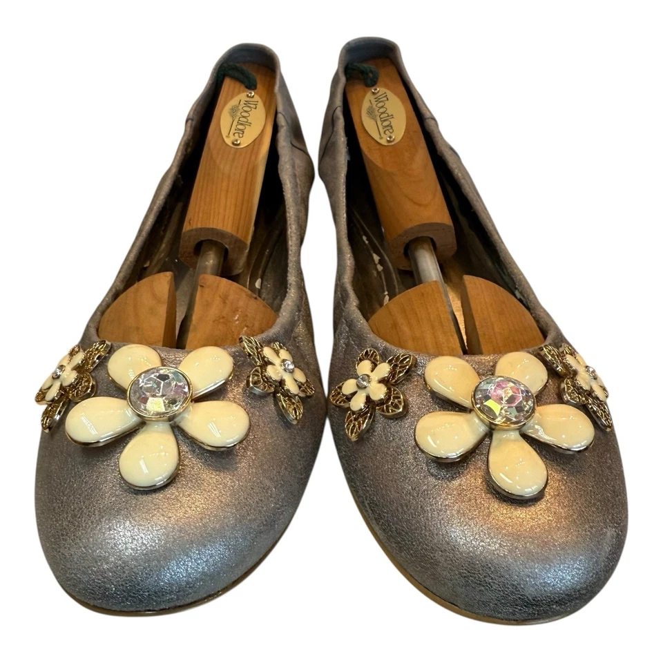Nine West Mujer Gris Metálico Planos Floral Joya Adorno Festivo Talla 8.5 M Foto 3 de 4