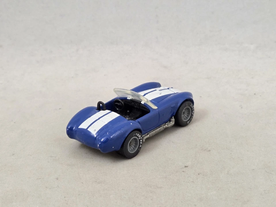 Hot Wheels Real Riders Classic Cobra circa 1:58 cerchi grigi - Immagine 2 di 4