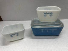 Vintage Pyrex Snowflake Garland Pattern Refri...