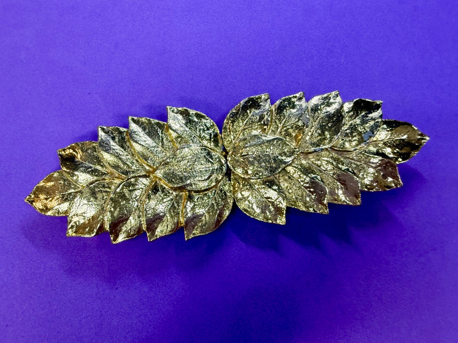 Large Leaf Interlocking Two Piece Gold Tone Vinta… - image 13