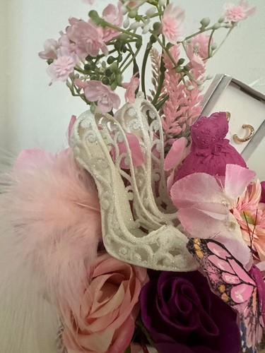 Bouquet Hat Box Em In Paris Inspired Silk Flowers & Earrings - Gift Hamper - Picture 4 of 6