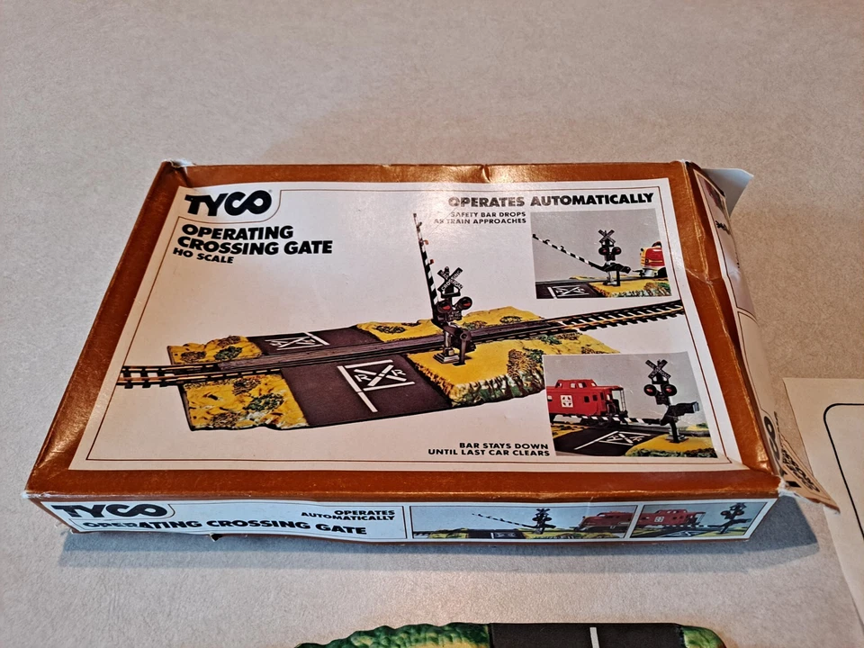 Puerta de cruce escala TYCO HO #908: usada: faltan piezas Foto 3 de 4