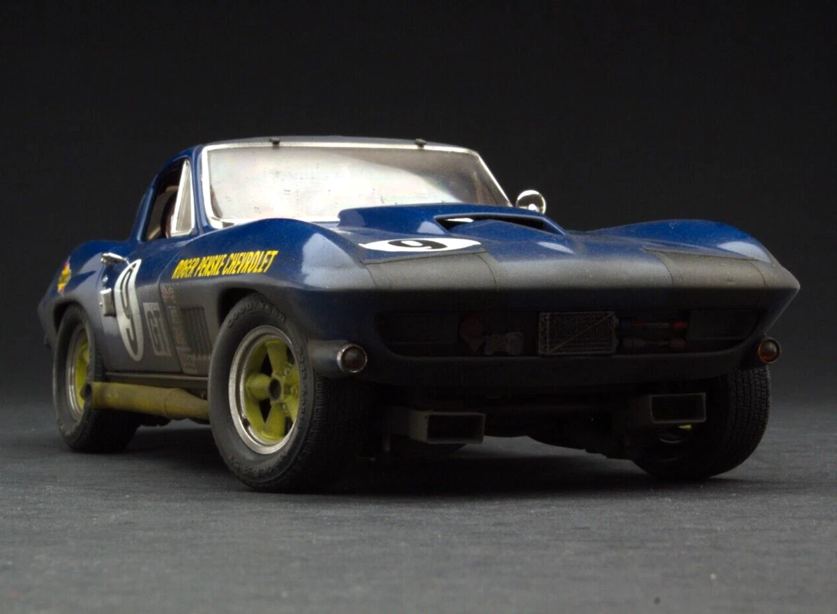Exoto (1/18) Corvette C2 Street Rod