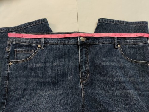 Gloria Vanderbilt Jordyn Faded Embroidered Blue Capri Jeans Size 16W - Picture 2 of 10