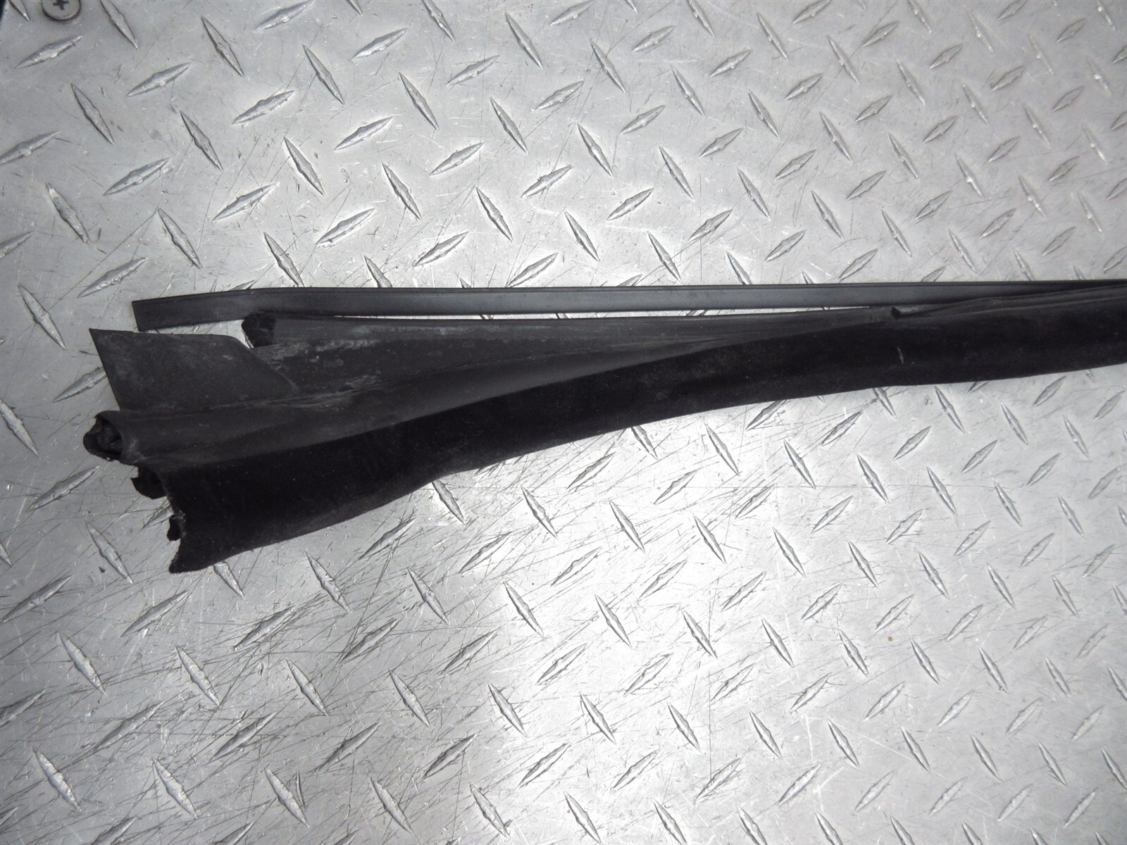 2008 Ferrari F430 Spider 65797300 Front Windshield Windscreen Glass Seal Gasket