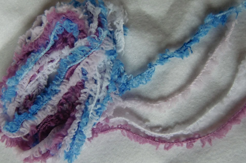 (0,45 €/ Meter): 4 m Plüschfransenband, Puppen(haus)-Schneiderei, Farbwahl - Bild 2 von 4