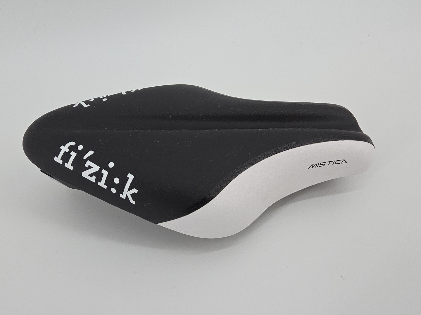 Fi'zi:k Transiro Mistica Carbon Saddle HTF Reverse Pattern 10in X 5.25in Italy!!