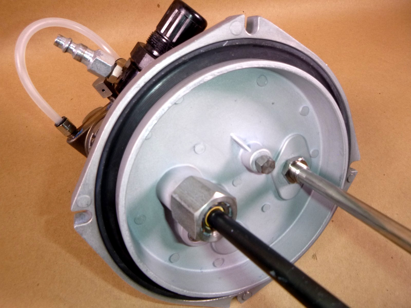 Binks SG2 Plus Pressure Cup Model 80-651 With Gast Rotary Agitator 2 Quart