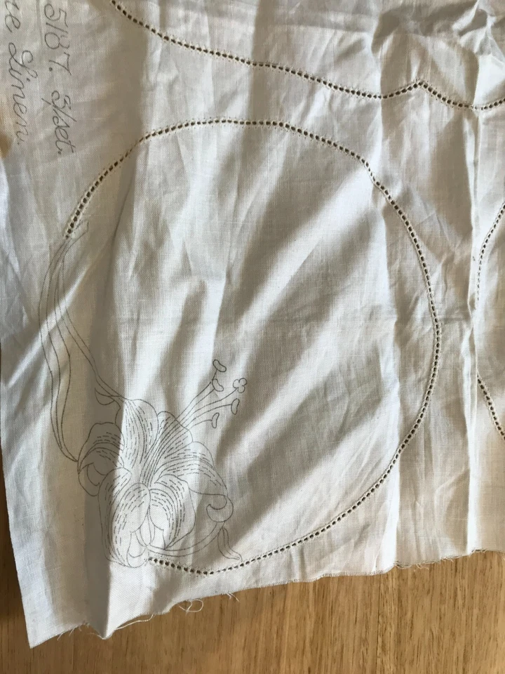 Vintage unused Regal Tigerlily floral pattern stamped linen 3 piece set doilies - Image 3 of 4