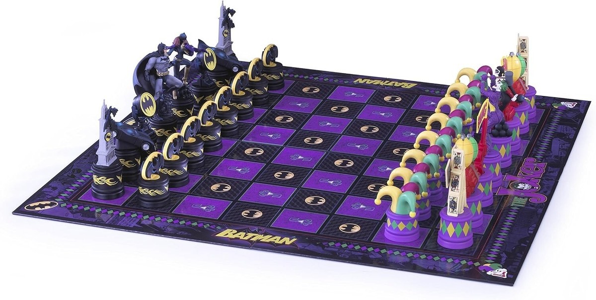 バットマン チェスセット Officially Licensed Batman Chess Set - 32 Character Game
