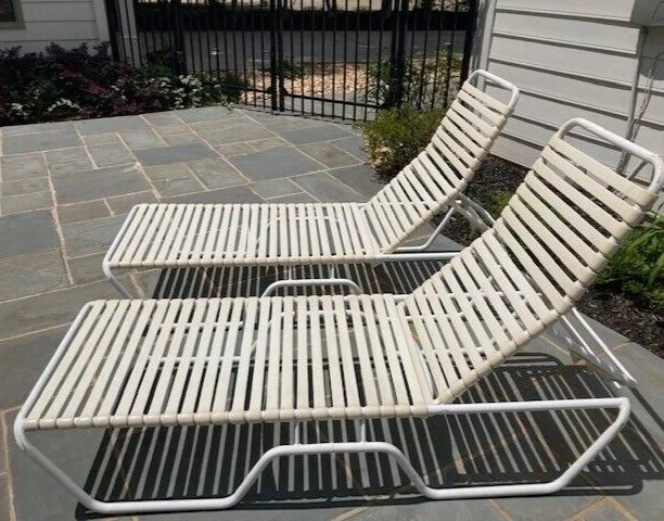 DOS TROPITONE COMM. DE COLECCIÓN (1986) CHAISE LOUNGES CON CORREA DE VINILO DE GRADO, ORIG. PROPIETARIO Foto 2 de 4