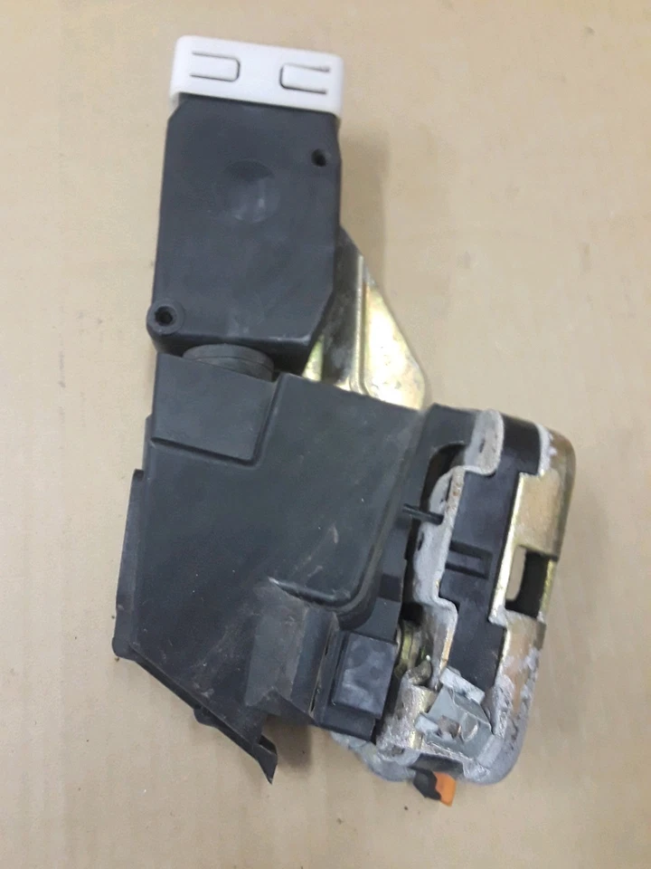 00 01 03 2002 VOLVO S40 PASAJERO DERECHO PUERTA TRASERA BLOQUEO ELÉCTRICO ACTUADOR PESTILLO G059 Foto 2 de 4