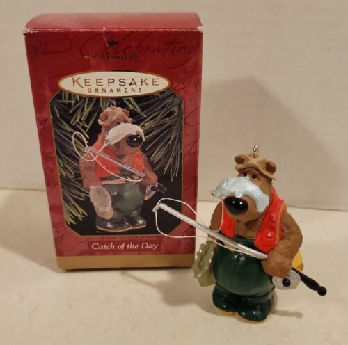 VTG 1997 Hallmark Keepsake Ornament 'Catch of the Day' Bear Fishing NOS - Picture 1 of 10
