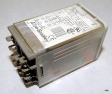 Allen Bradley 15A 120 VAC Square Base Relay 700-HB33A1