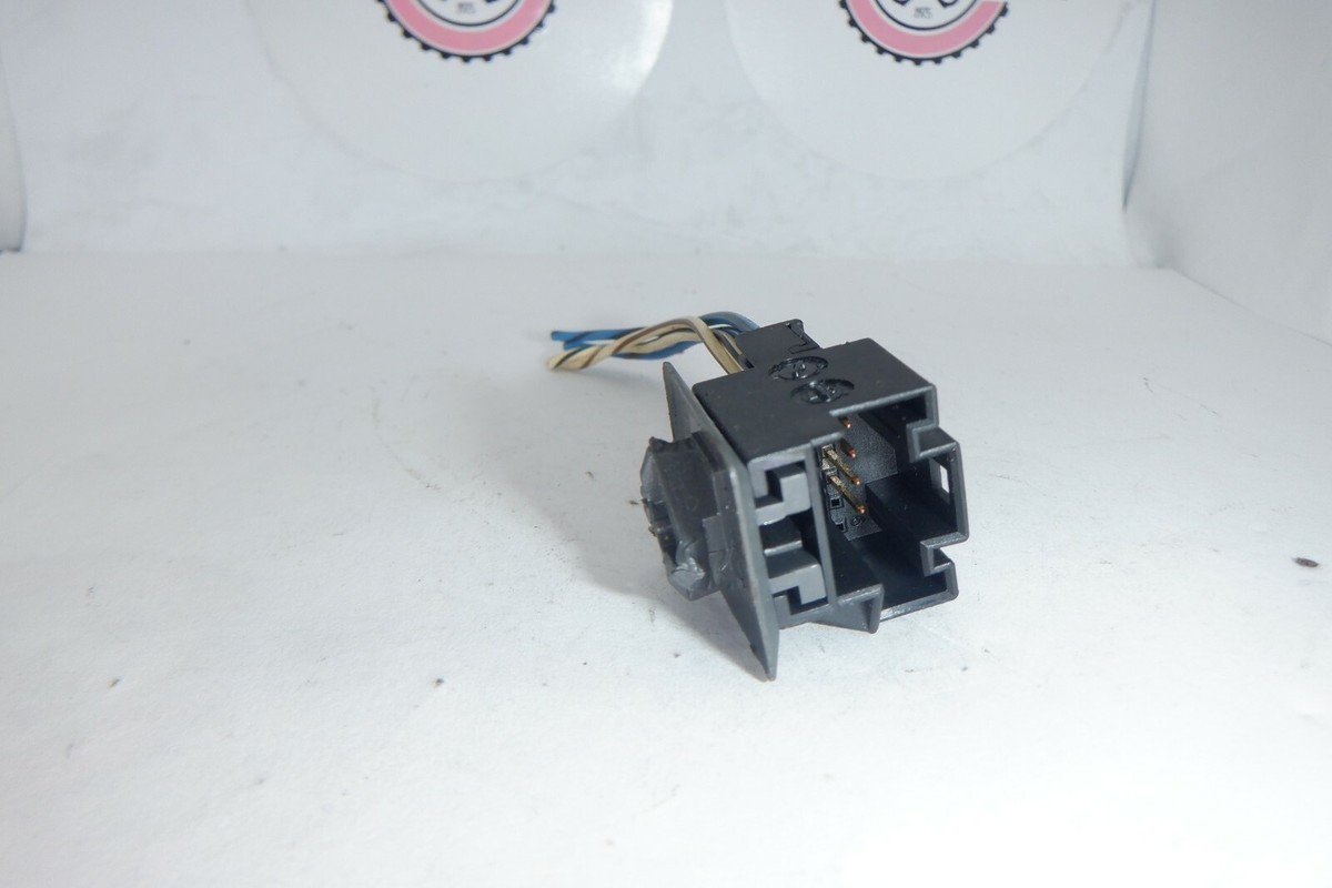 2009 BMW 535 E60 6 PORT WITH 4 PIN CONNECTOR PLUG USED 6989286-01  