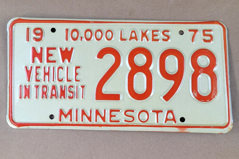 1975 Minnesota MN 10,000 Lakes New Vehicle Transit License Plate 2898