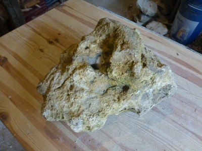 Quellstein Brunnenstein mit Loch für Quellsteinbrunnen Naturstein Nr. 111 Unikat
