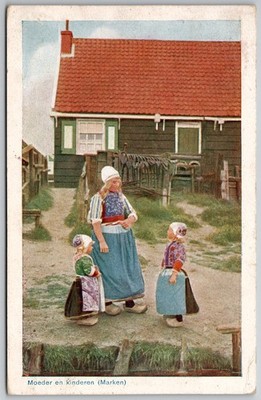 Vintage Marken Netherlands Postcard Mother Children Dutch Costume Clogs 1920s