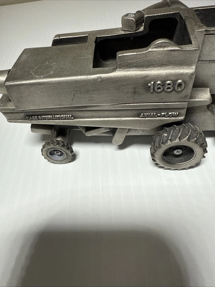 Pewter Case International Combine MODEL 1680 AXIAL-FLOW 1/43 Scale READ - Image 4 of 4