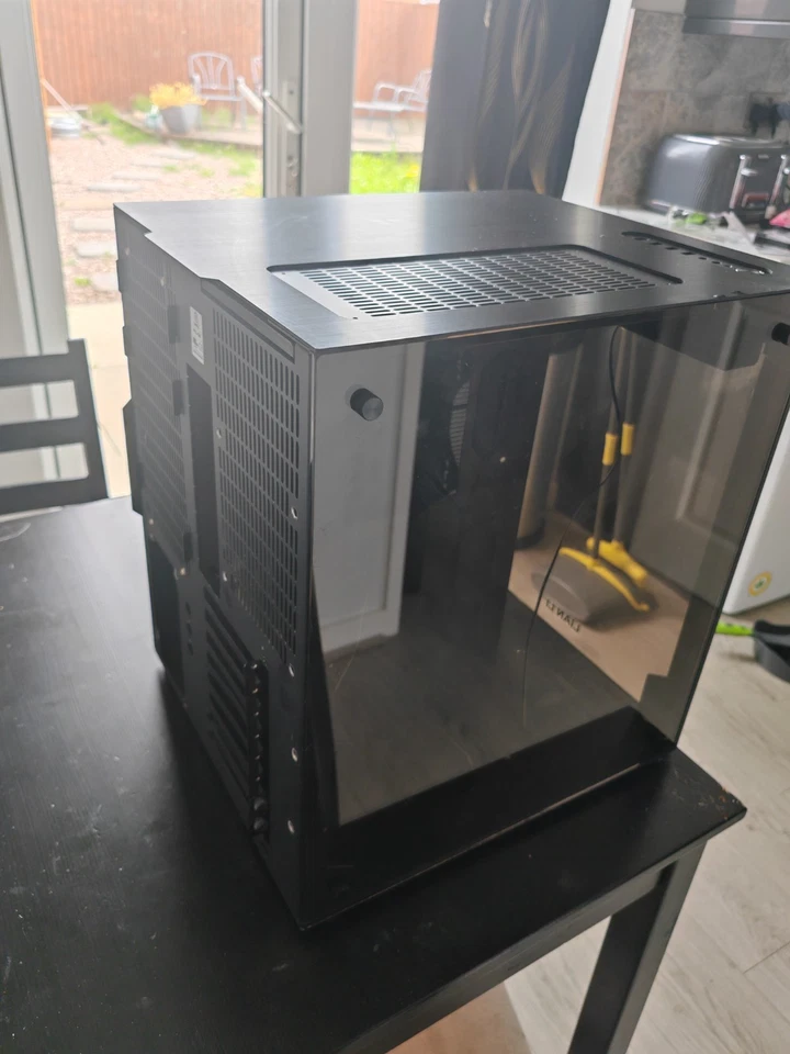 Lian Li PC-08X Black Aluminium PC Case - Dual chamber design. - Image 3 of 4