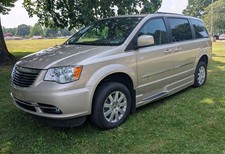 2013 Chrysler Town & Country TOURING