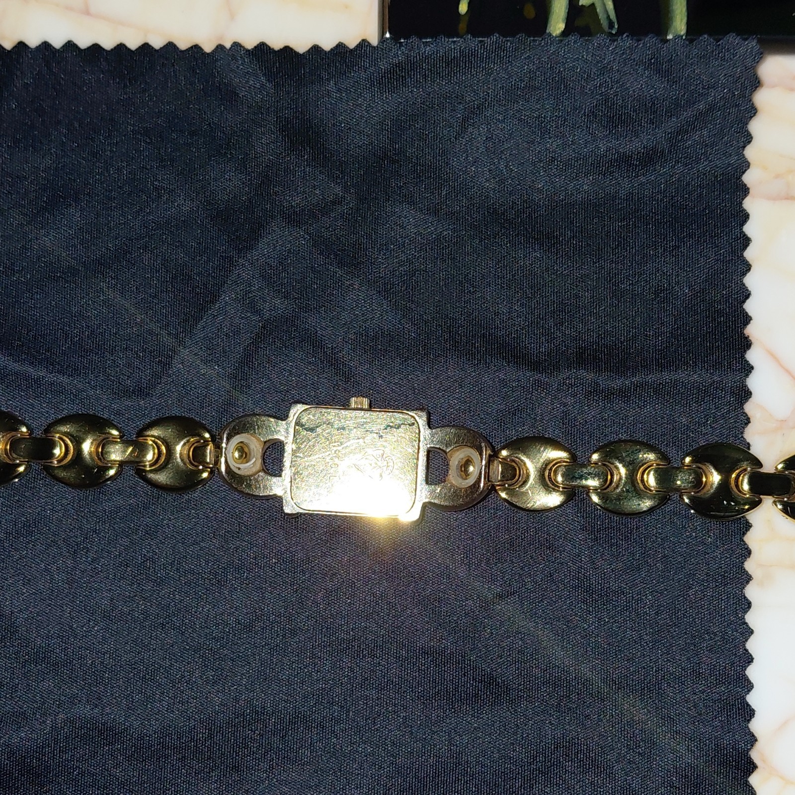 GUCCI Gold Rectangular Analog Bracelet Wristwatch… - image 5