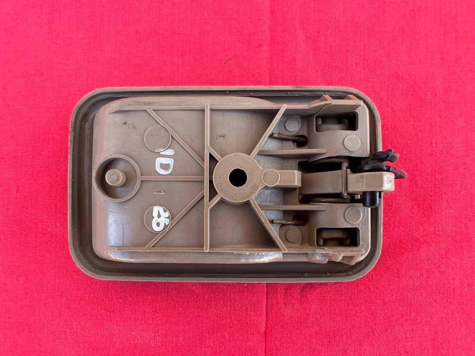 Manija de liberación de puerta interior Mazda B2000 B2200 B2600i 86-93 1986-1993 Foto 2 de 2