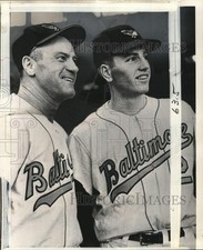 1964 Press Photo Len Boyer & Hank Bauer, Orioles baseball drill, Baltimore, MD