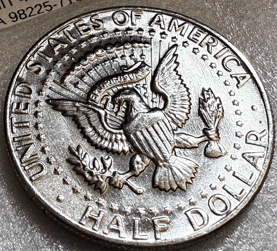 1982 P or D KENNEDY HALF DOLLARS,  CLEAN & SCARCE, SHARP DETAILS & FREE RETURNS - Image 2 of 4