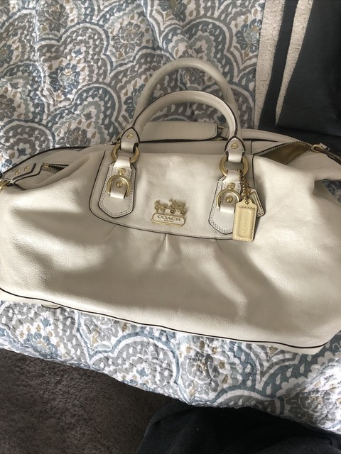hallie shoulder bag coach