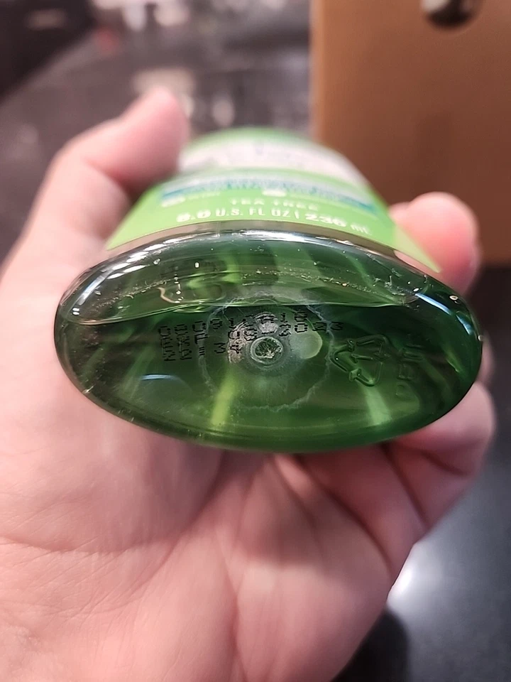 St Ives Solutions 8 Oz Tea Tree Acne Control 2% Salicylic Acid Cleanser - Image 4 of 4