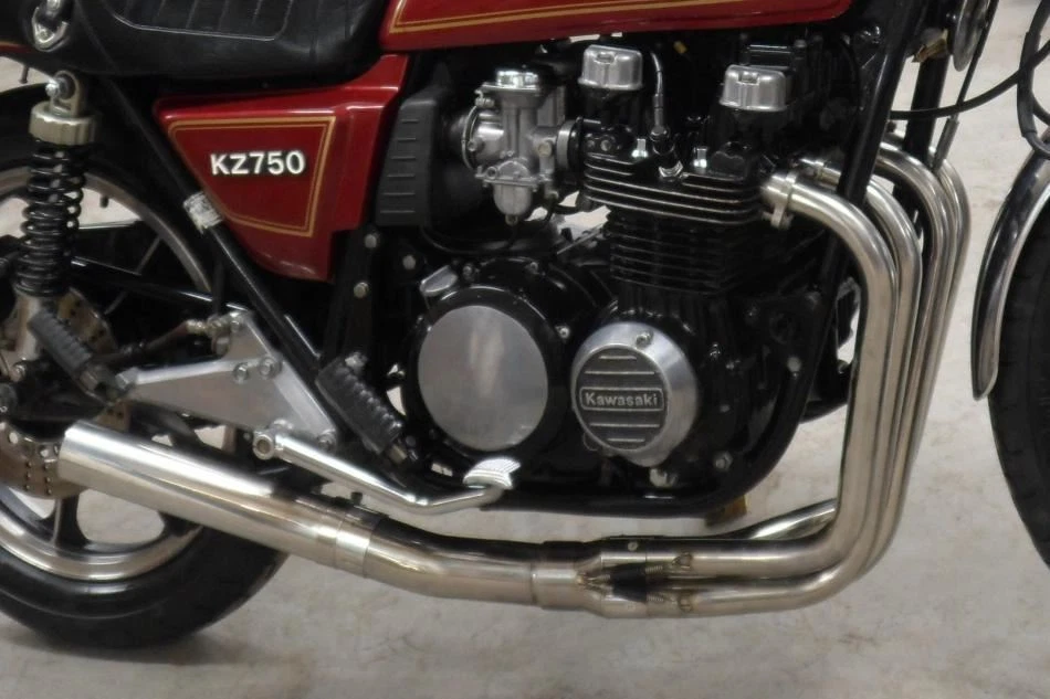 Cabezales de acero inoxidable Delkevic 4into1 - Kawasaki KZ750 LTD B E H F CSR 75-84 Foto 2 de 3