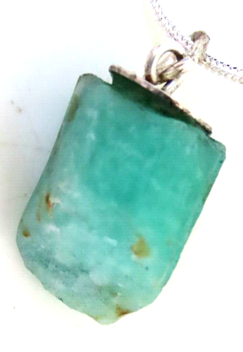 Colgante de plata de ley 925 con hexagono de esmeralda natural en bruto - Imagen 7 de 12