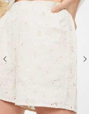 Beau Short Vila en Coton Broderie Blanc Cassé Doublé T.M NEUF+ETIQUETTE - Photo 1/4