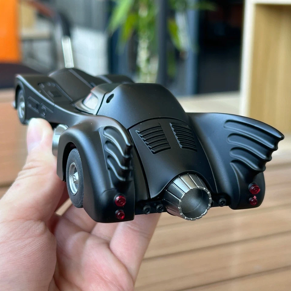 1:32 1989 Batmobile Alloy Diecast Model Car w/ Light & Sound Pull Back Toy Gift - Image 4 of 4