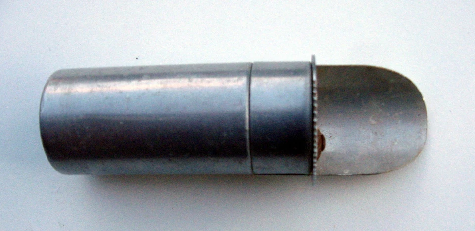 Ancien semoir à main MOUSS outil manuel aluminium jardin Art populaire Jardinage - Photo 3/4