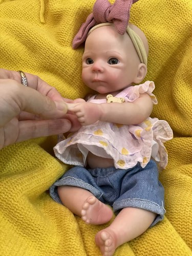 Vollsilikon Reborn Baby Mädchen Puppe 28 cm 11 Zoll Micro Mini Frühchen Hochwertig - Bild 7 von 18