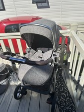 ** Delivery in UK included. Grey & Black Silver-Cross Pioneer pram system