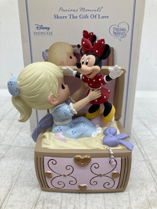Precious Moments Disney Showcase Collection musical figurine "I'm So Happy" 5"