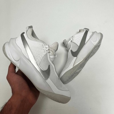 Nike Team Hustle D 10 Youth Basketball Shoes Sneakers 5Y White Metallic Silver