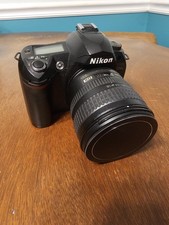 Nikon D70s fotocamera reflex digitale con obiettivo AF-S Nikkor 18-70 mm 1:35-4.5G ED