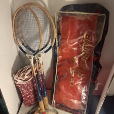 Vtg Badminton Set 3 Valiant brand Rackets 4 Shuttlecocks 2 Feather Net Bag
