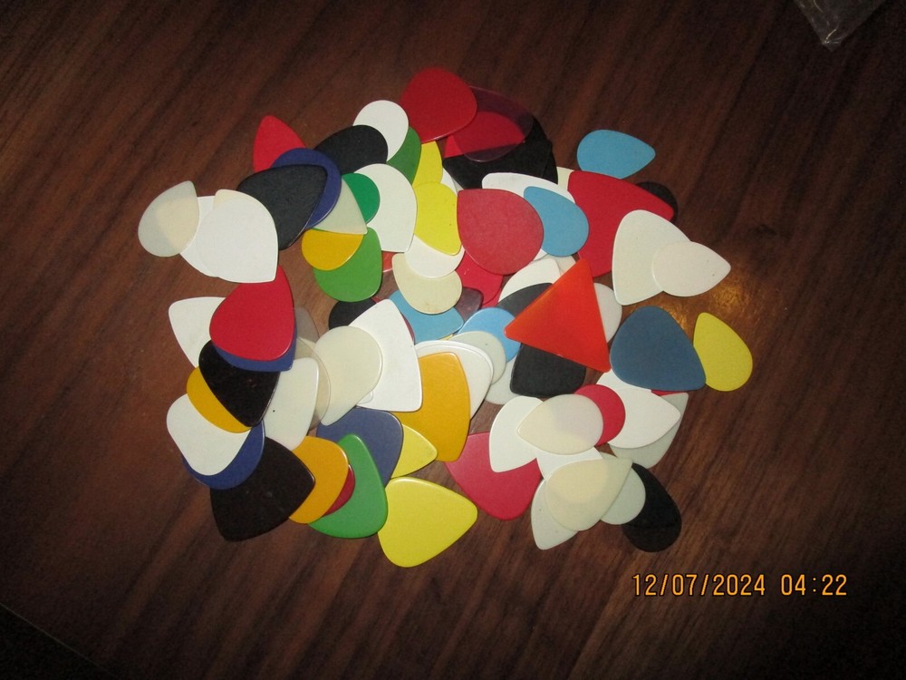 Lot of Over 100 Assorted Guitar Picks, Various Shapes & Sizes RL44