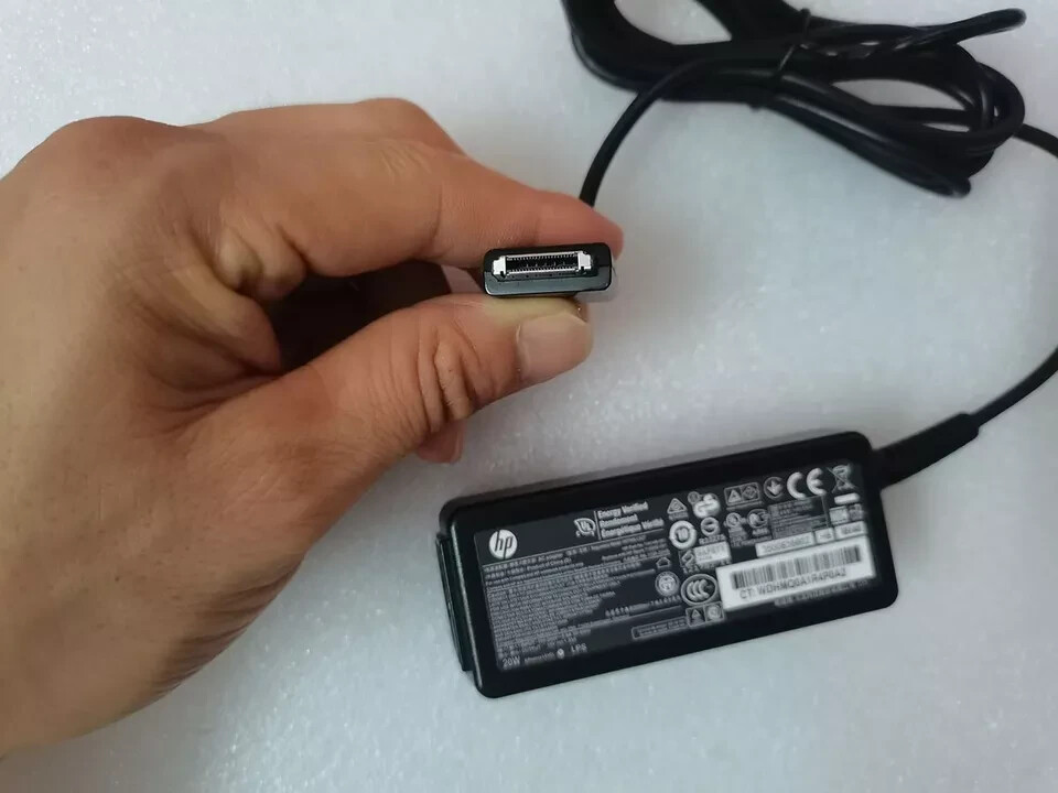 Genuine OEM for HP ENVY X2 20W 15V 1.33A 714656-001 714148-001 AC