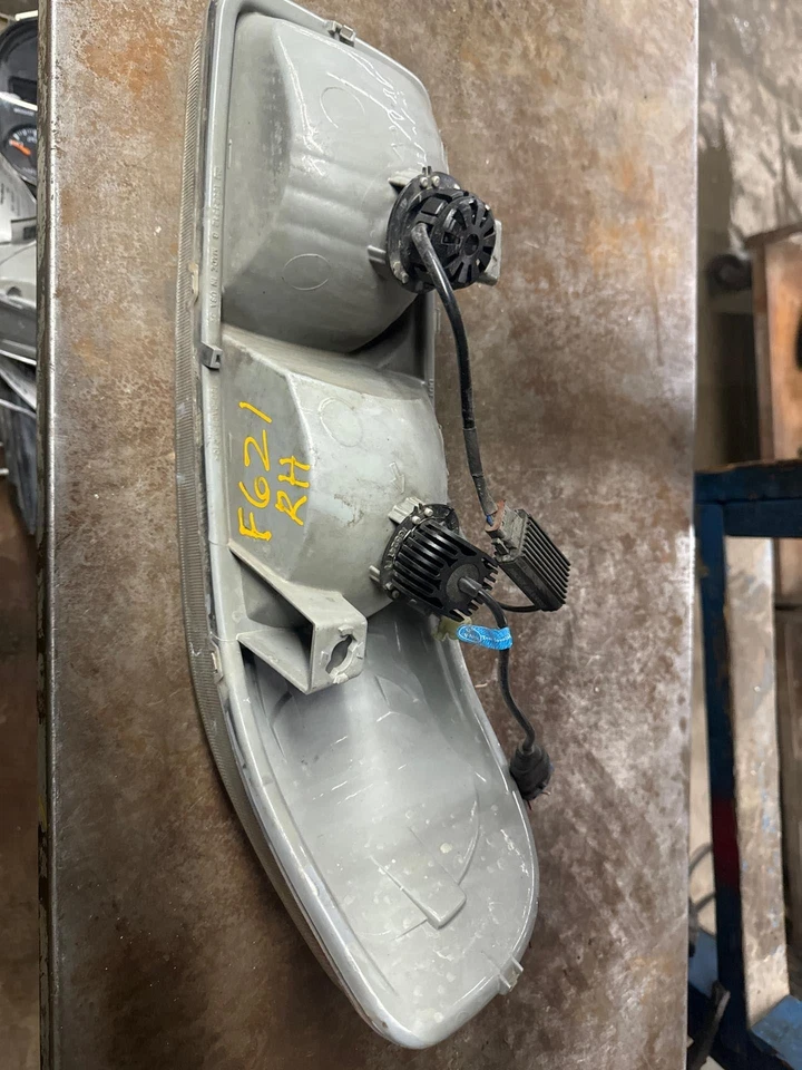 Headlight Lamp Lens GMC SIERRA 2500 Passenger 99 00 01 02 03 04 05 06 07 - Image 2 of 2